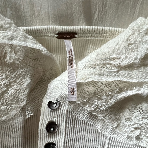 Free People Button-up white crop top, size M - Picture 8 of 8